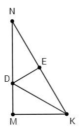 Впрямоугольном треугольнике mnk с гипотенузой nk проведена биссектриса kd и перпендикуляр de к гипот