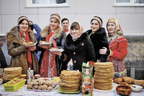 Можно ли увидеть в блинах величавость? если да, то в чем она проявляется?