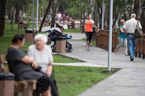 Текст должен быть не большой, но и не маленький. Описать нужно про задний план, середину и передний.