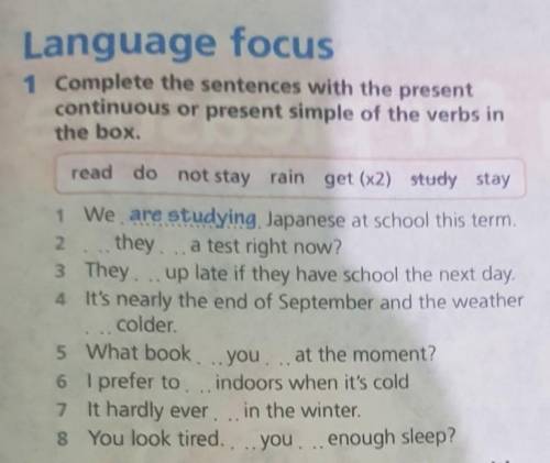 Complete the sentences with the present continuous or present simple of the verbs in the box. read d