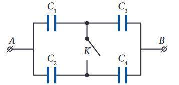 Электрические емкости конденсаторов в схеме, представленной на рисунке, равны С1 = 3 мкФ, С2 = 7 мкФ