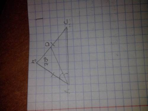 Вравнобедреном треуголнике угол при вершине равен 70 градусов.найдите угол образованы бисетрисой угл