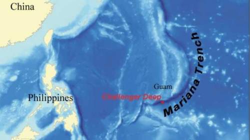 Вкаком направлении тянется марианская впадина и какой глубины впадина