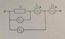 Вэлектрическую схему, изображенную на рисунке, включены по два одинаковых вольтметра и амперметра. п