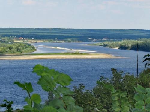 Мені потрібно на музику малюнок до пісні в чорне море наш дніпро тече будь ласка знайдіть до цієї