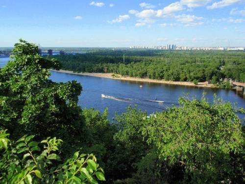 Мені потрібно на музику малюнок до пісні в чорне море наш дніпро тече будь ласка знайдіть до цієї