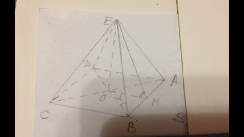 Вправильной четырёхугольной пирамиде сторона основания(квадрат) равна 2 см , а плоский угол при верш
