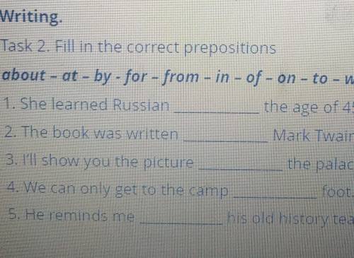 Fill in the correct prepositions английский сочфото сверху если что))​