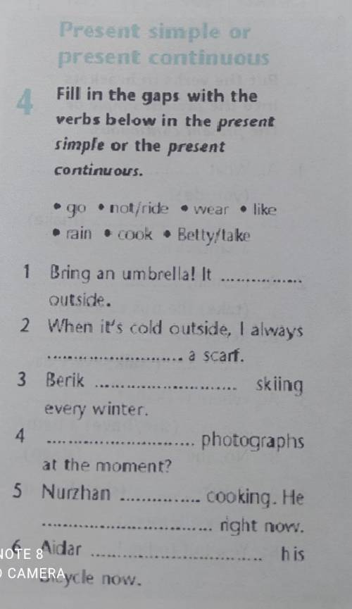 4 Present simple orpresent continuousFill in the gaps with theverbs below in the presentsimple or th