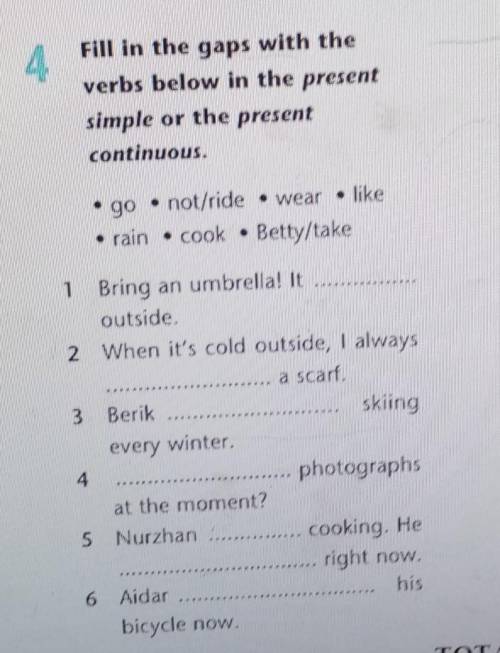 A do B goC playD make4Fill in the gaps with theverbs below in the presentsimple or the presentcontin